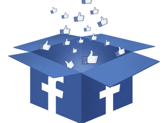 Bild på en kartong som är öppen, på kartongens alla sidor finns Facebook loggan "f" ur kartongen flyger det upp en massa "tummen upp"