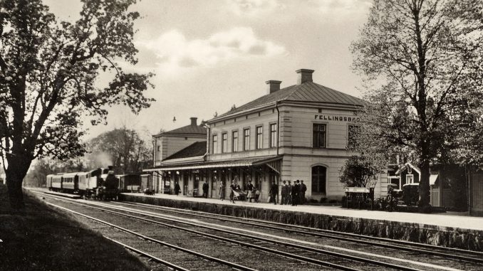 Bild på den gamla järnvägsstationen i Fellingsbro